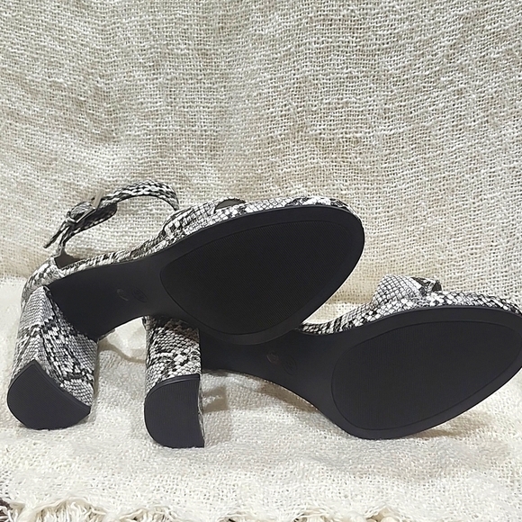 Worthington Lafayette Snake Print Block Heel Sandals - Picture 6 of 6